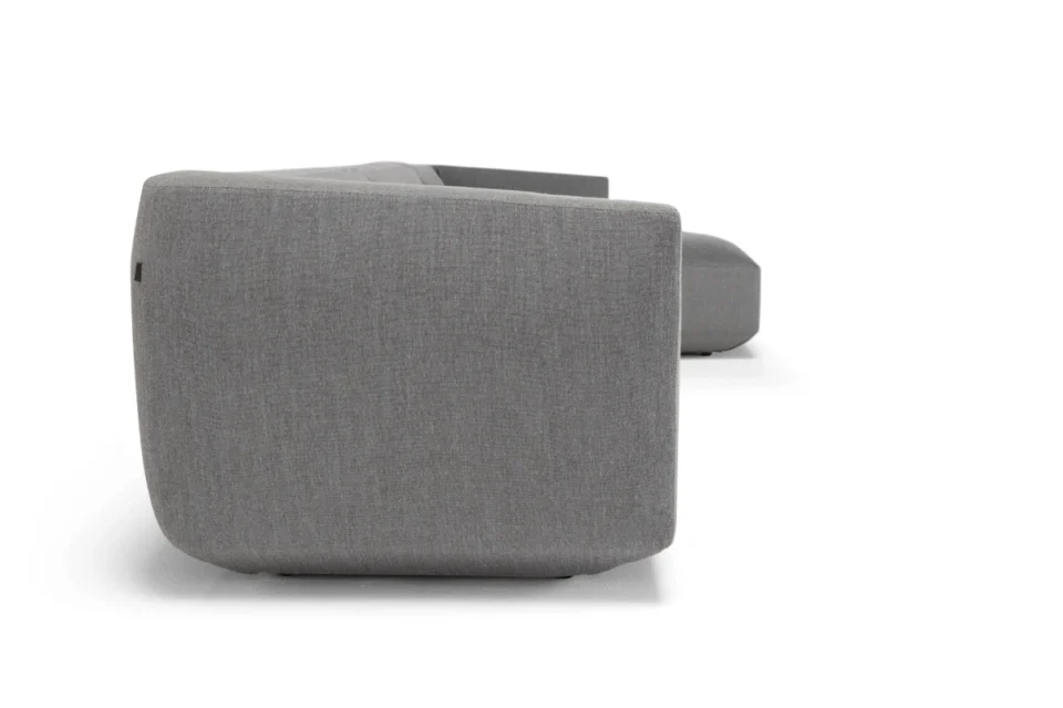 Panis canapé d’Amura Lab est un canapé design haut de gamme aux formes généreuses et douces, inspiré de la culture italienne et du savoir-faire artisanal. Disponible chez D-Style Interior.