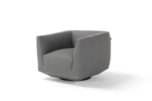 Panis fauteuil par Amura Lab allie formes généreuses, confort enveloppant et élégance artisanale italienne. Disponible chez D-Style Interior.