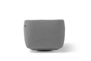 Panis fauteuil par Amura Lab allie formes généreuses, confort enveloppant et élégance artisanale italienne. Disponible chez D-Style Interior.