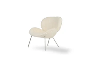 Le fauteuil Uchiwa d’Amura Lab allie élégance japonaise et savoir-faire italien dans une structure légère et sculpturale. Une pièce raffinée et apaisante. Disponible chez D-Style Interior.