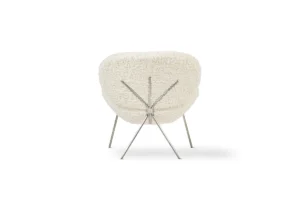 Le fauteuil Uchiwa d’Amura Lab allie élégance japonaise et savoir-faire italien dans une structure légère et sculpturale. Une pièce raffinée et apaisante. Disponible chez D-Style Interior.