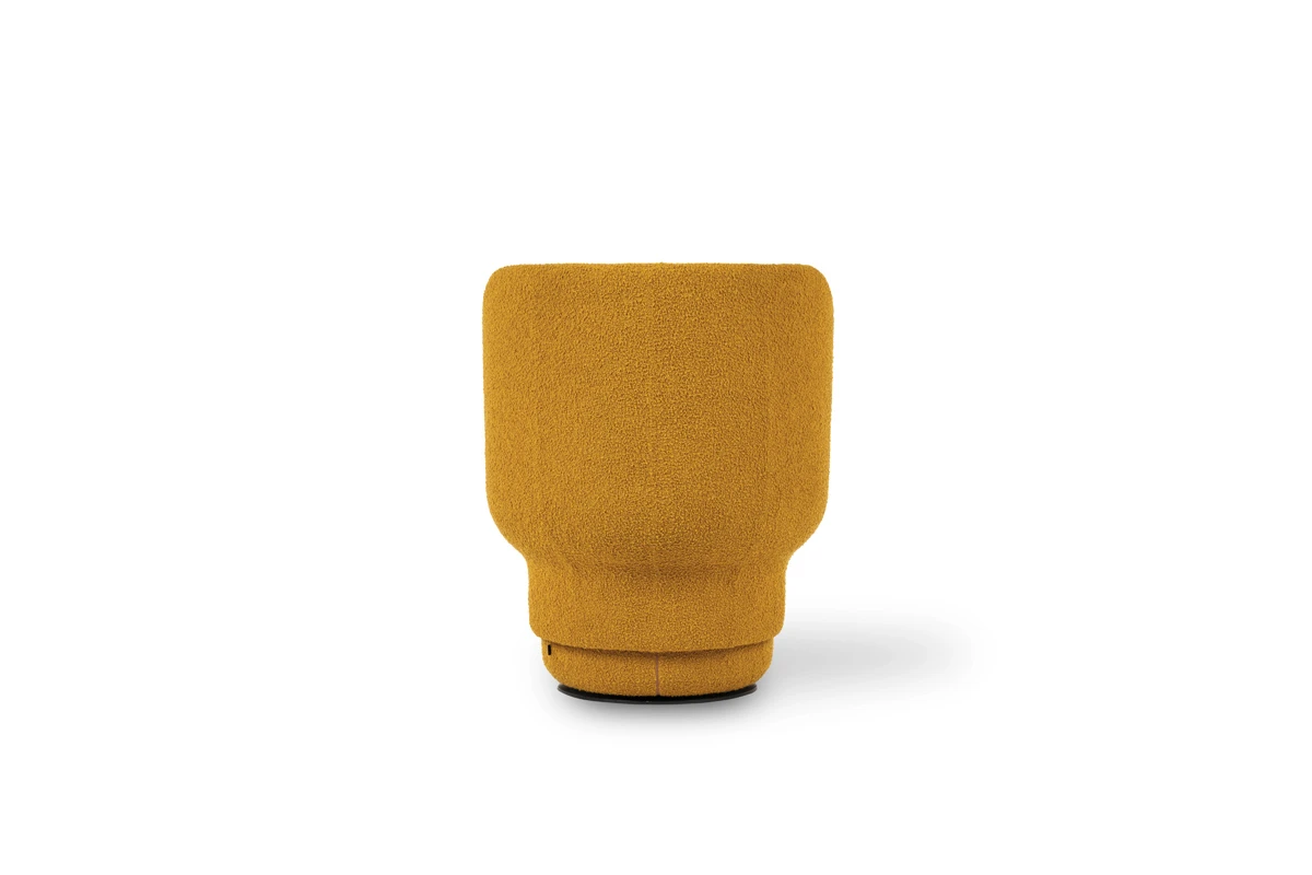 Wazaa fauteuil d’Amura Lab associe courbes audacieuses et confort enveloppant dans un design italien élégant et unique. Disponible chez D-Style Interior.