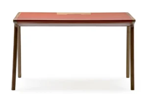 Scriba d’Amura Lab – un bureau design alliant cuir et bois, mêlant élégance italienne et technologie discrète. Disponible chez D-Style Interior.