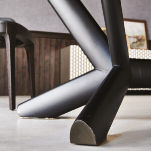 Planer Keramik table design haut de gamme en céramique et acier laqué, symbole d’élégance et de savoir-faire italien. Disponible chez D-Style Interior.