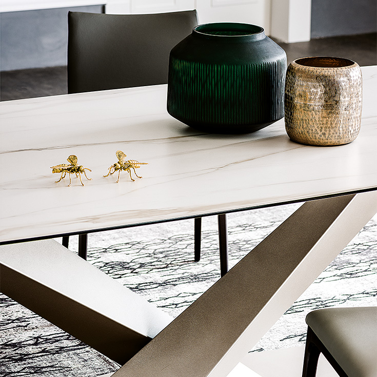Stratos Keramik table de Cattelan Italia, une table design en céramique et acier. Élégance, durabilité et finitions italiennes d’exception. Disponible chez D-Style Interior.