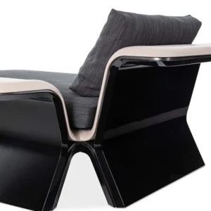 Galloway | Chaise longue design Bentley Home en cuir ou tissu, structure en bois courbé, finitions luxueuses et design fluide, disponible chez D-Style Interior