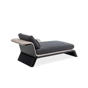 Galloway | Chaise longue design Bentley Home en cuir ou tissu, structure en bois courbé, finitions luxueuses et design fluide, disponible chez D-Style Interior