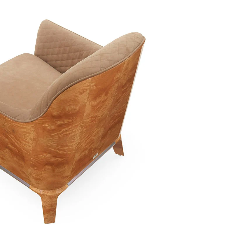 Morley | Fauteuil design Bentley Home en cuir ou tissu, structure en bois courbé, détails acier gris canon, idéal avec pouf Sherwood, disponible chez D-Style Interior