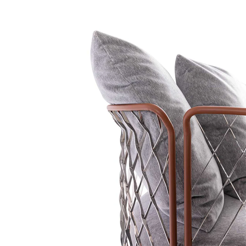 Solstice | Fauteuil design haut de gamme Bentley Home en acier inoxydable poli, cuir ou tissu d’extérieur, finitions Rust ou Deep Forest, disponible chez D-Style Interior