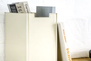 Leather Box par Amura Lab est une boîte design en cuir naturel alliant fonctionnalité, raffinement et savoir-faire artisanal italien. Disponible chez D-Style Interior.