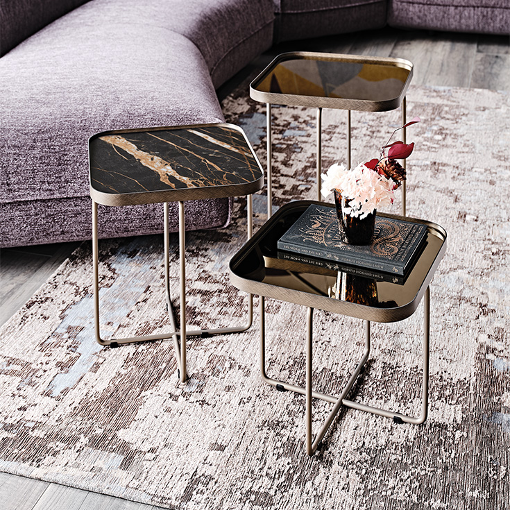 Table basse design haut de gamme Benny par Cattelan Italia, plateau verre miroir bronze carré avec pieds en X, disponible chez D-Style Interior.