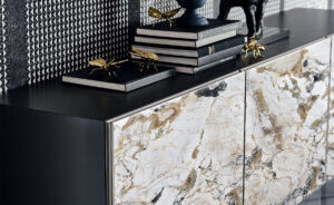 Buffet design haut de gamme Metropol par Cattelan Italia, portes céramique Marmi avec structure bois laqué, disponible chez D-Style Interior