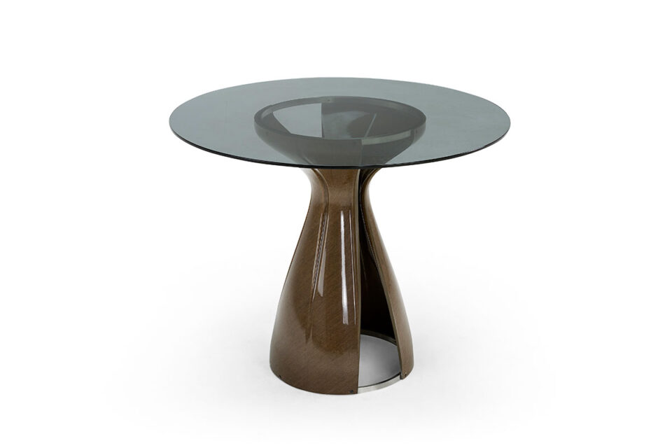 Codet par Amura Lab est une table design en fibre de lin et verre, au style organique et raffiné, alliant légèreté, résistance et poésie contemporaine. Disponible chez D-Style Interior.