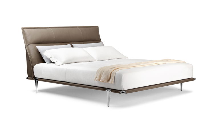 Mr Moonlight Lit design haut de gamme par Poltrona Frau avec tête de lit rembourrée en cuir Pelle Frau® et base aluminium, design haut de gamme italien chez D-Style Interior