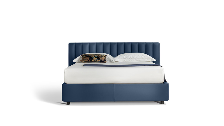 Ferdinandea Lit avec coffr + Boiserie de Poltrona Frau, en cuir Pelle Frau® Confort, élégance et design haut de gamme italien. Disponible chez D-Style Interior.