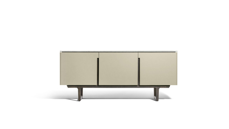 Buffet design haut de gamme Fidelio Cabinet bas par Poltrona Frau, structure frêne avec intérieur érable et plateau marbre, disponible chez D-Style Interior