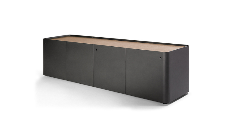 Bibliothèque design haut de gamme Trust Cabinet par Poltrona Frau, design Lievore-Altherr-Park avec structure bois et cuir Saddle Executive, disponible chez D-Style Interior