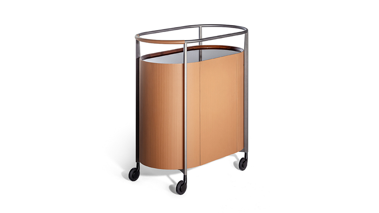 Bibliothèque design haut de gamme Mi Trolley par Poltrona Frau, structure métal avec cuir Saddle Extra canneté et roulettes, disponible chez D-Style Interior