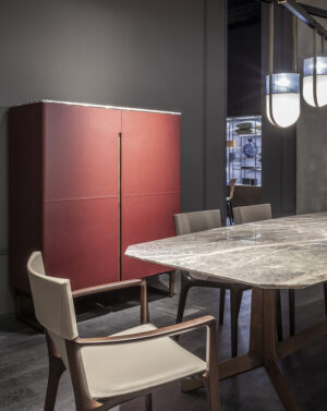 Meuble bar design haut de gamme Fidelio par Poltrona Frau, structure frêne avec intérieur érable éclairé, disponible chez D-Style Interior