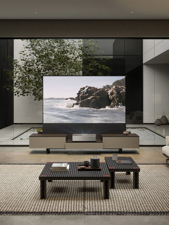Meuble TV design haut de gamme Fidelio Leica par Poltrona Frau x Leica, écran intégré 100 pouces, structure frêne massif, disponible chez D-Style Interior