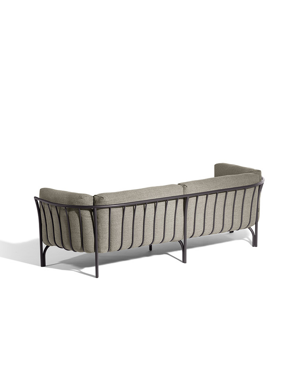 Canapé design haut de gamme Mirabell par Poltrona Frau, structure aluminium embossé avec coussins déhoussables, disponible chez D-Style Interior