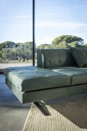 Canapé design haut de gamme Kennedee par Poltrona Frau, système modulable avec matelassage main motif X, disponible chez D-Style Interior