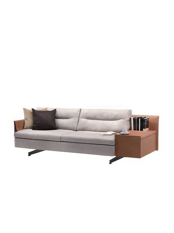 Canapé design haut de gamme GranTorino par Poltrona Frau, structure métal avec coussins plumes anatomiques, disponible chez D-Style Interior