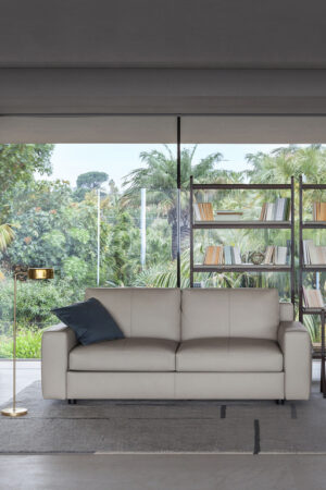 Canapé-lit design haut de gamme Massimosistema par Poltrona Frau, mécanisme intégré invisible avec revêtement Pelle Frau®, disponible chez D-Style Interior
