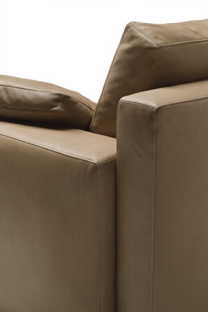 Massimosistema Canapé Poltrona Frau : canapé design haut de gamme modulaire avec structure hêtre et coussins plumes d'oie. Système personnalisable. D-Style Interior.