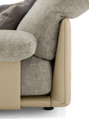 Blisscape Canapé Poltrona Frau : canapé design haut de gamme trois places signé Serafini + Palomba. Structure cuir, coussins amovibles. D-Style Interior.