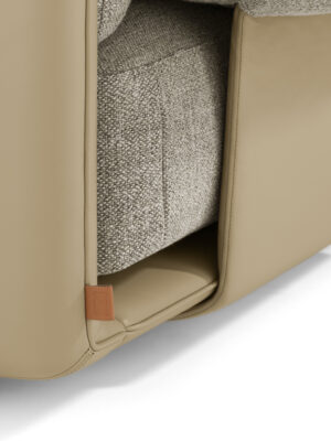 Blisscape Canapé Poltrona Frau : canapé design haut de gamme trois places signé Serafini + Palomba. Structure cuir, coussins amovibles. D-Style Interior.