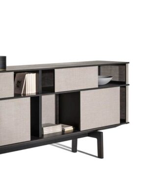 Lloyd Tex Cabinet haut Poltrona Frau : bibliothèque design haut de gamme avec panneaux Techno-fabric coulissants. Design Jean-Marie Massaud. D-Style Interior.