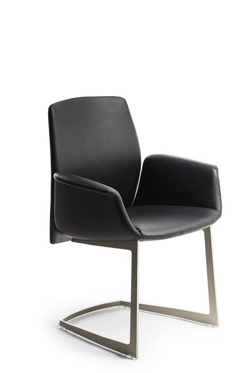 Downtown Conference | Chaise Cantilever Poltrona Frau, design contemporain et ergonomique par Jean-Marie Massaud, revêtement cuir Pelle Frau®. Disponible chez D-Style Interior.