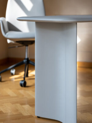Downtown Conference | Chaise de bureau haut de gamme 360° Poltrona Frau, design italien et ergonomique par Jean-Marie Massaud, revêtement cuir Pelle Frau®. Disponible chez D-Style Interior.