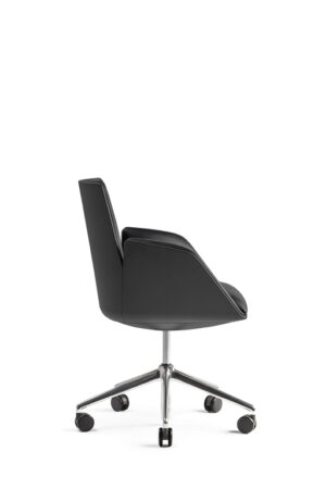Cercle | Chaise de bureau Poltrona Frau, design ergonomique par Lievore - Altherr - Park, revêtement cuir Pelle Frau®. Disponible chez D-Style Interior.