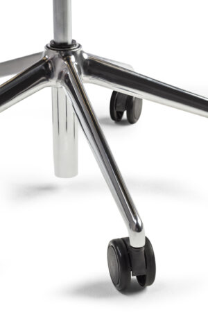 Cercle | Chaise de bureau Poltrona Frau, design ergonomique par Lievore - Altherr - Park, revêtement cuir Pelle Frau®. Disponible chez D-Style Interior.