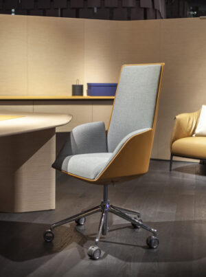 Cercle | Chaise de bureau Poltrona Frau, design ergonomique par Lievore - Altherr - Park, revêtement cuir Pelle Frau®. Disponible chez D-Style Interior.