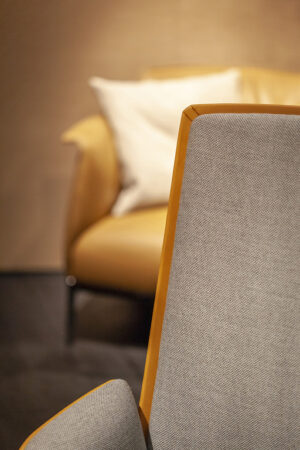 Cercle | Chaise de bureau Poltrona Frau, design ergonomique par Lievore - Altherr - Park, revêtement cuir Pelle Frau®. Disponible chez D-Style Interior.