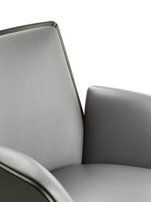 Cercle | Chaise de bureau haut de gamme Visitor Poltrona Frau, design ergonomique par Lievore - Altherr - Park, coque en polyuréthane et cuir Pelle Frau®. Disponible chez D-Style Interior.