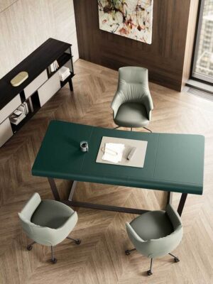 Chaise de bureau haut de gamme Archibald Task par Poltrona Frau, cuir Pelle Frau®, base en aluminium noir, dossier haut et accoudoirs design. Disponible chez D-style Interior
