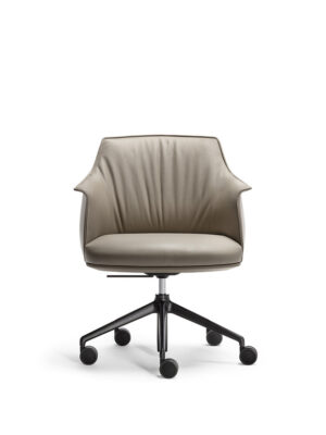 Chaise de bureau haut de gamme Archibald Task par Poltrona Frau, cuir Pelle Frau®, base en aluminium noir, dossier haut et accoudoirs design. Disponible chez D-style Interior