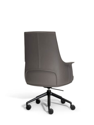 Chaise de bureau haut de gamme Archibald Task par Poltrona Frau, cuir Pelle Frau®, base en aluminium noir, dossier haut et accoudoirs design. Disponible chez D-style Interior