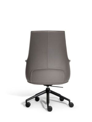 Chaise de bureau haut de gamme Archibald Task par Poltrona Frau, cuir Pelle Frau®, base en aluminium noir, dossier haut et accoudoirs design. Disponible chez D-style Interior