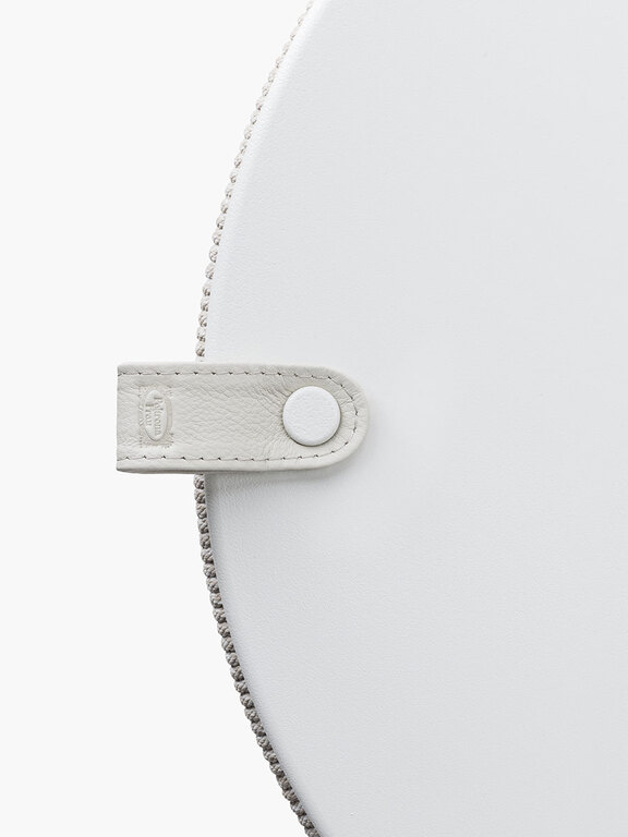 Cestlavie Outdoor Panier, table basse design haut de gamme Poltrona Frau, aluminium et corde tressée, élégante et résistante, disponible chez D-Style Interior.