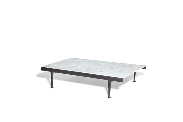 Souvenir d’Italie | Table basse design haut de gamme Poltrona Frau, marbre Arabescato naturel, aluminium laqué Gesso et Basalto, disponible chez D-Style Interior