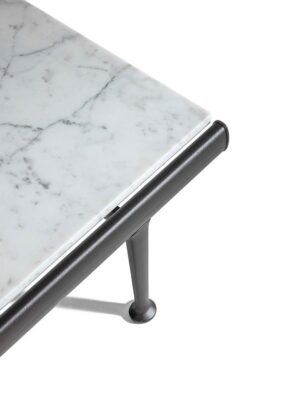 Souvenir d’Italie | Table basse design haut de gamme Poltrona Frau 120x120 cm, marbre Arabescato naturel, aluminium laqué Gesso et Basalto, disponible chez D-Style Interior