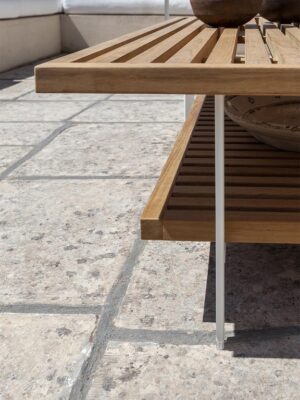 Solaria | Table basse design haut de gamme Poltrona Frau, teck massif FSC® et base en acier inox, mobilier d’extérieur de luxe, disponible chez D-Style Interior