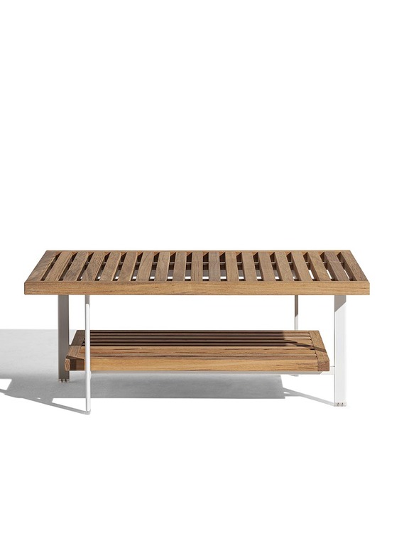 Solaria | Table basse design haut de gamme Poltrona Frau, teck massif FSC® et base en acier inox, mobilier d’extérieur de luxe, disponible chez D-Style Interior