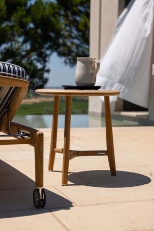 The Secret Garden | Table basse design haut de gamme Poltrona Frau, teck massif naturel et plateau en grès émaillé, disponible chez D-Style Interior