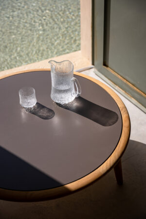 The Secret Garden | Table basse design haut de gamme Poltrona Frau, teck massif naturel et plateau en grès émaillé, disponible chez D-Style Interior